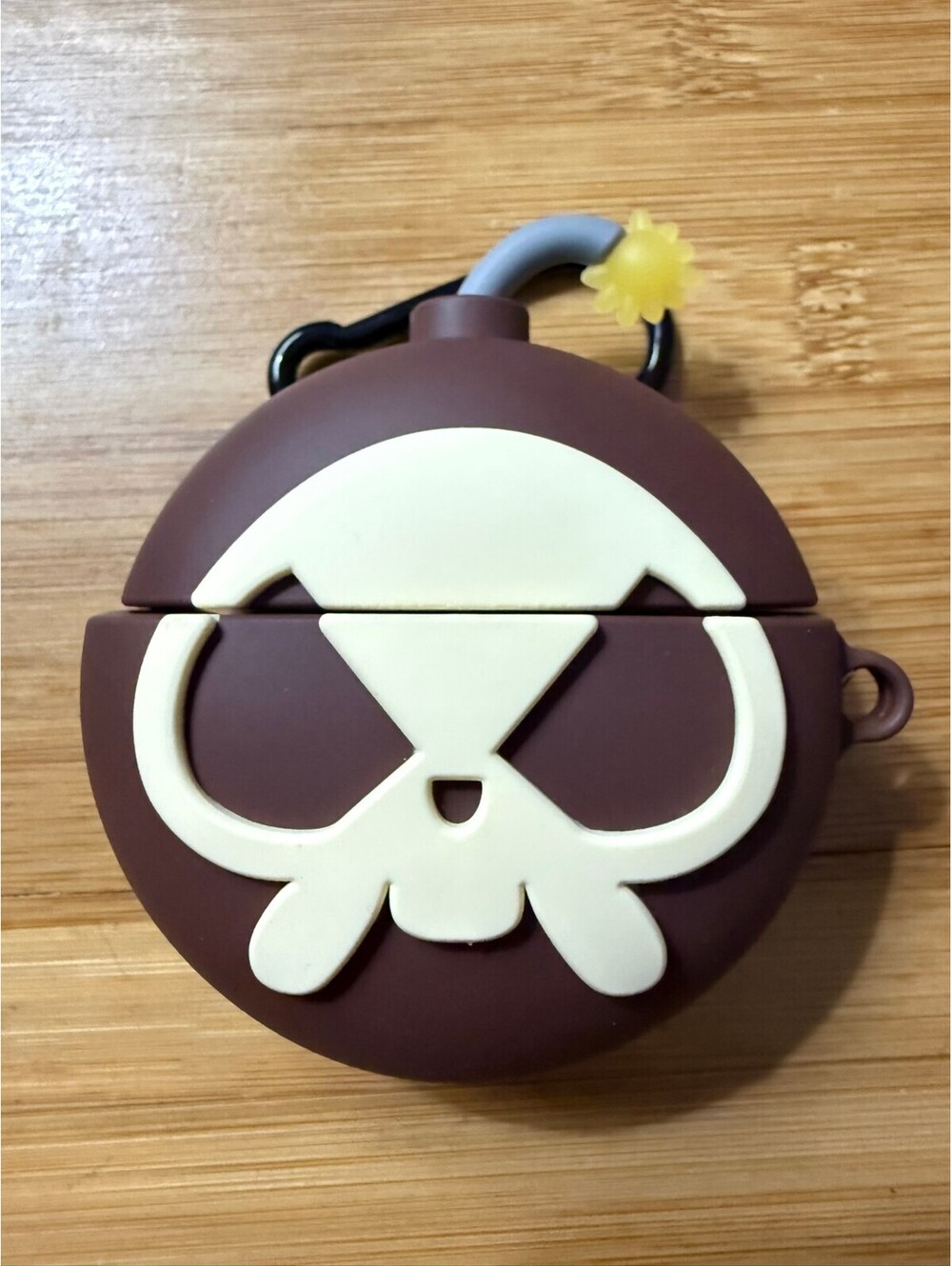 Skull Brown Round Silicone Keychain Airpods gen 1 -2 case or bag charm
